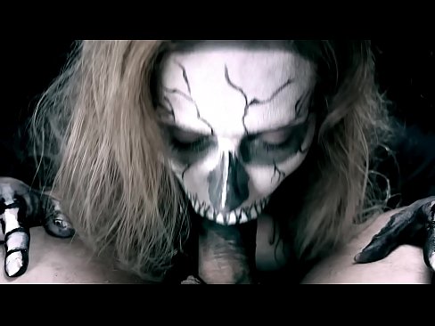 ❤️ Demon famke sûgje hoanne mei har swarte mûle en slikken cum. ❌ Porno fb by porno fy.pornokey.ru ❌